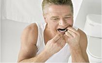 戴假牙睡觉易患肺炎 对健康有哪些危害
