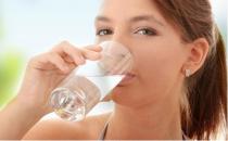 喝水少对健康有哪些危害？