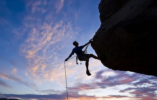 攀岩作为在年轻人中广为流传的一项极限运动,背后有着一个美丽的