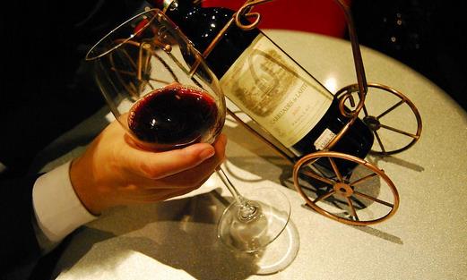 关于红酒的保健功效和禁忌-360常识网
