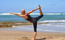 瑜伽体式帮你矫正小腿肌肉